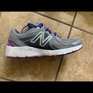Great condition women New balance sneakers worn one time.